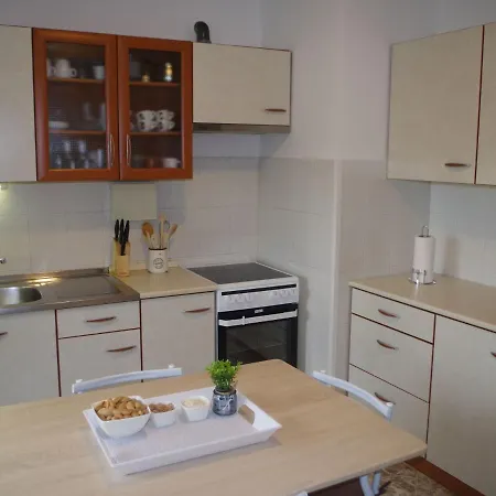 Spacious With Views Of The Vineyards شقة