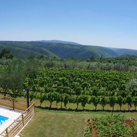 Spacious With Views Of The Vineyards شقة *