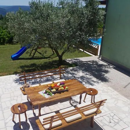 Spacious With Views Of The Vineyards *
